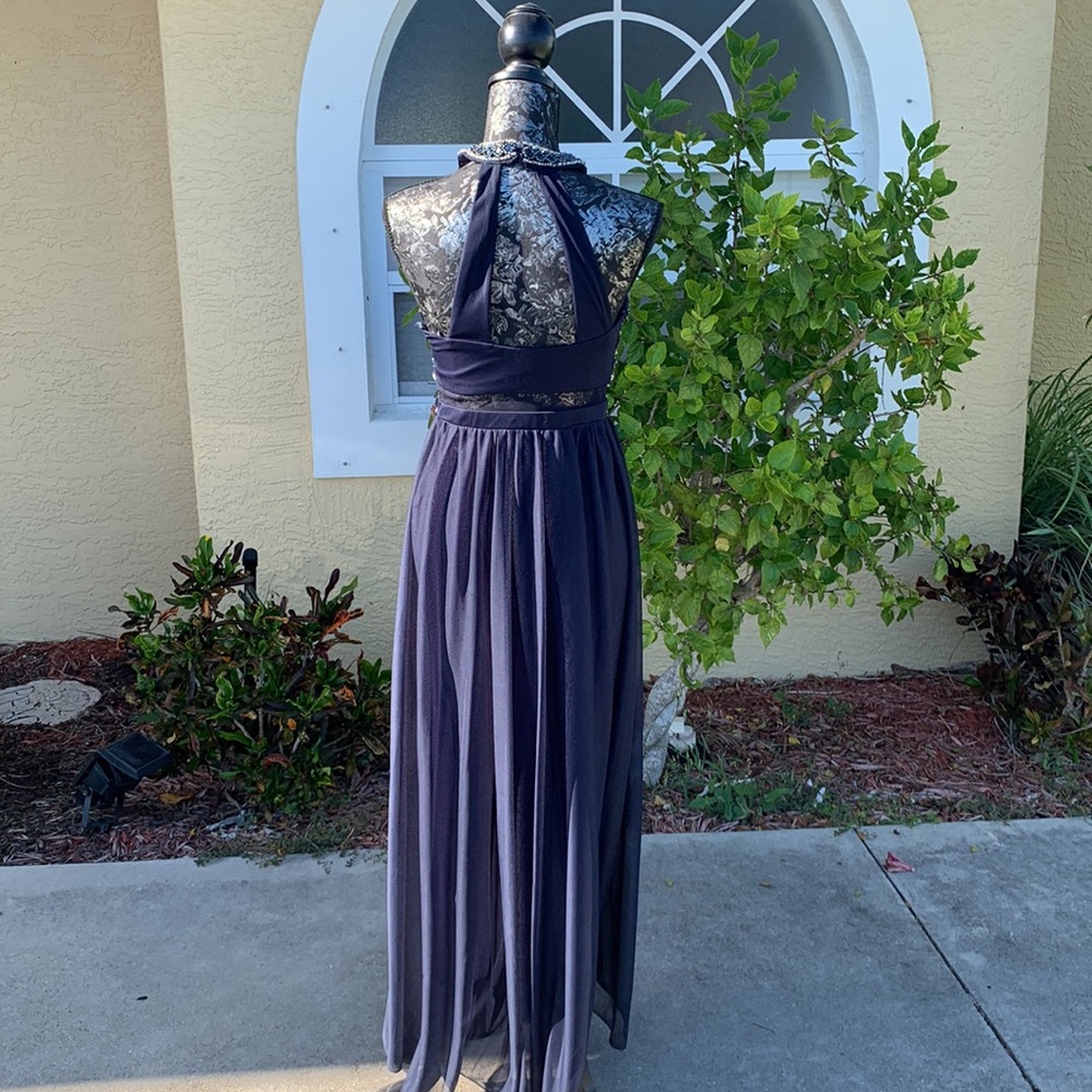 Beautiful blue and gemmed gown - Picture 7 of 13
